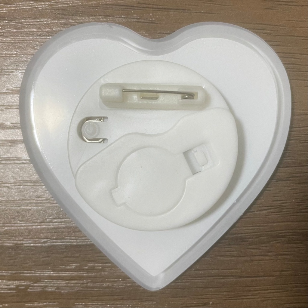 【3/8迄発送分】たぬき推し!光るバッジ