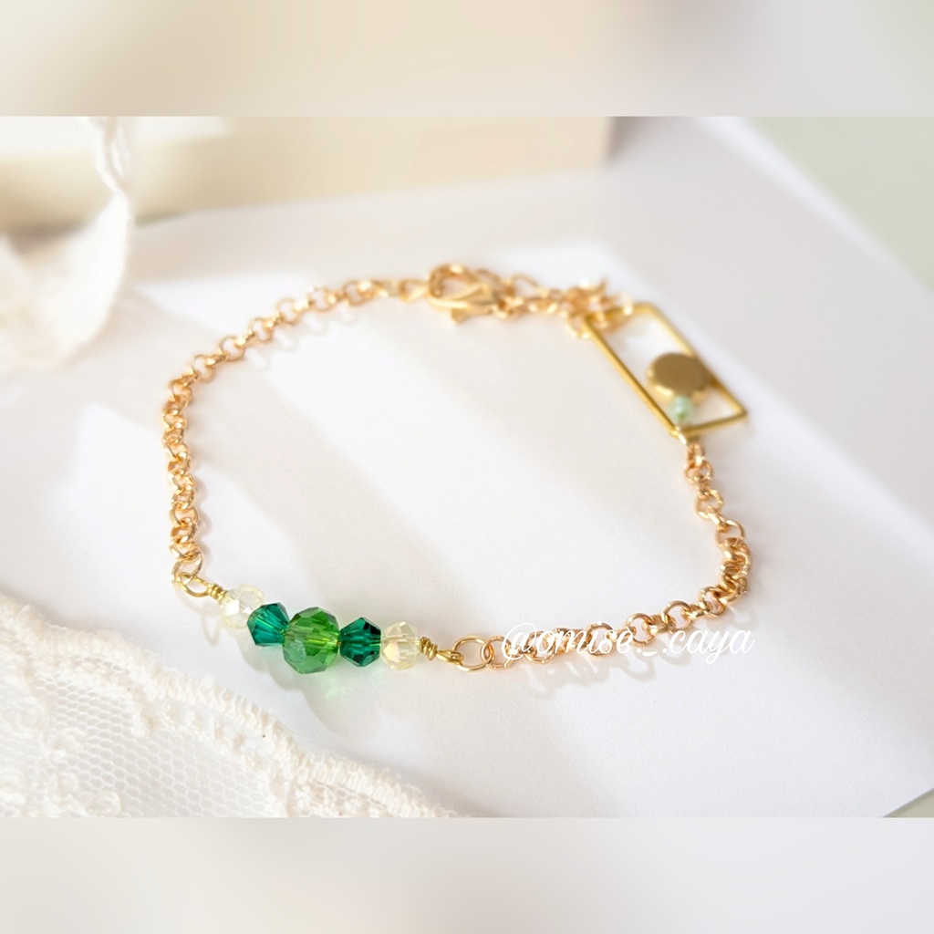 みどり色のチェーンブレスレット