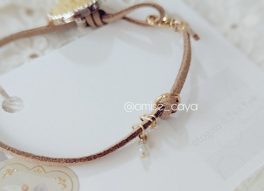 ボタン×スエードコードのブレスレット