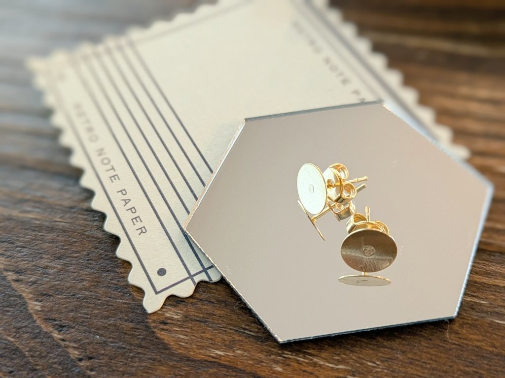 六角形リースのアシメ耳飾り