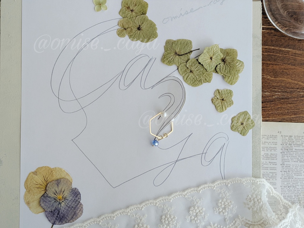 六角形のイヤーカフ