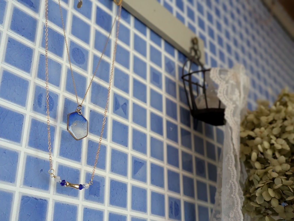 細いチェーンのネックレス2種