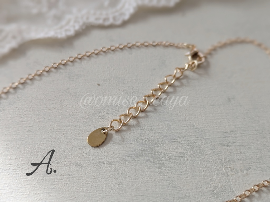 細いチェーンのネックレス2種