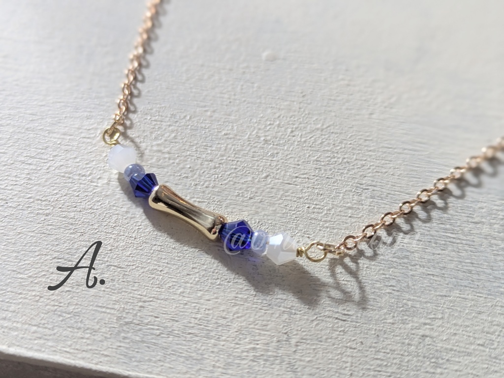 細いチェーンのネックレス2種