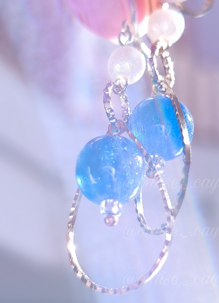 煌めく青のイヤリング