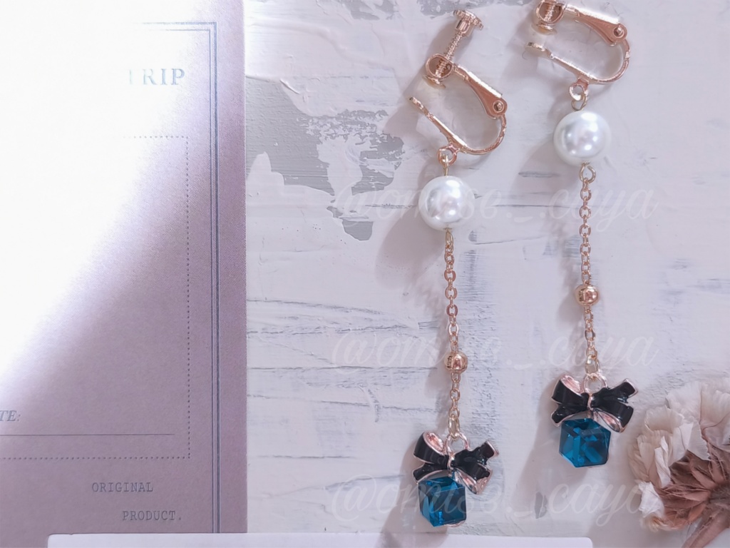 青色gift boxのイヤリング