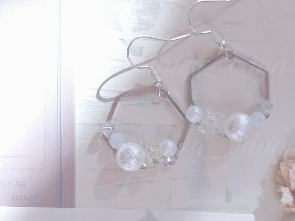 冬の景色の六角形ピアス