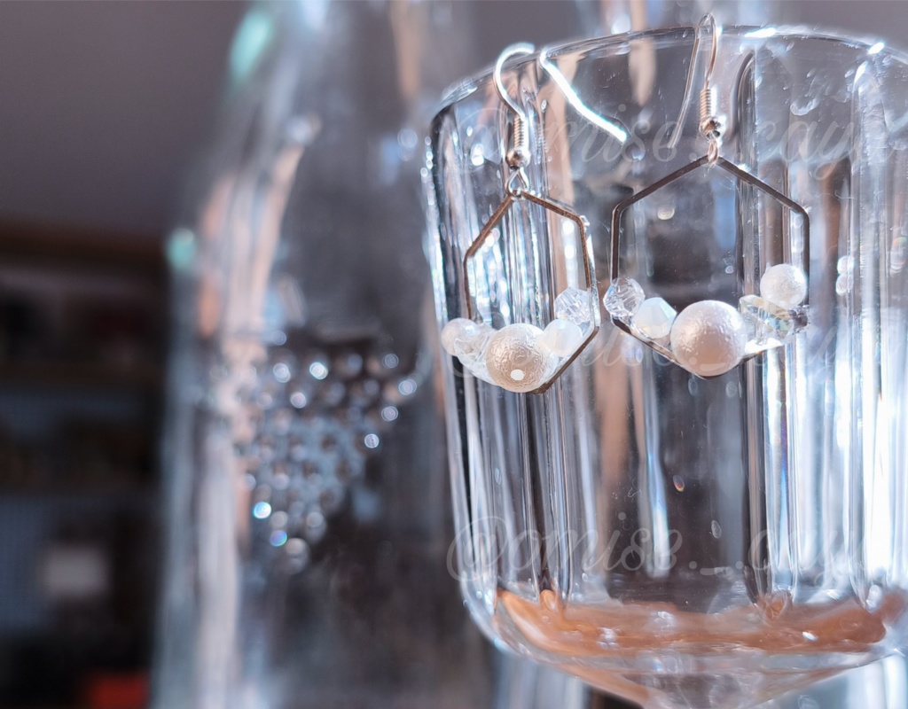 冬の景色の六角形ピアス