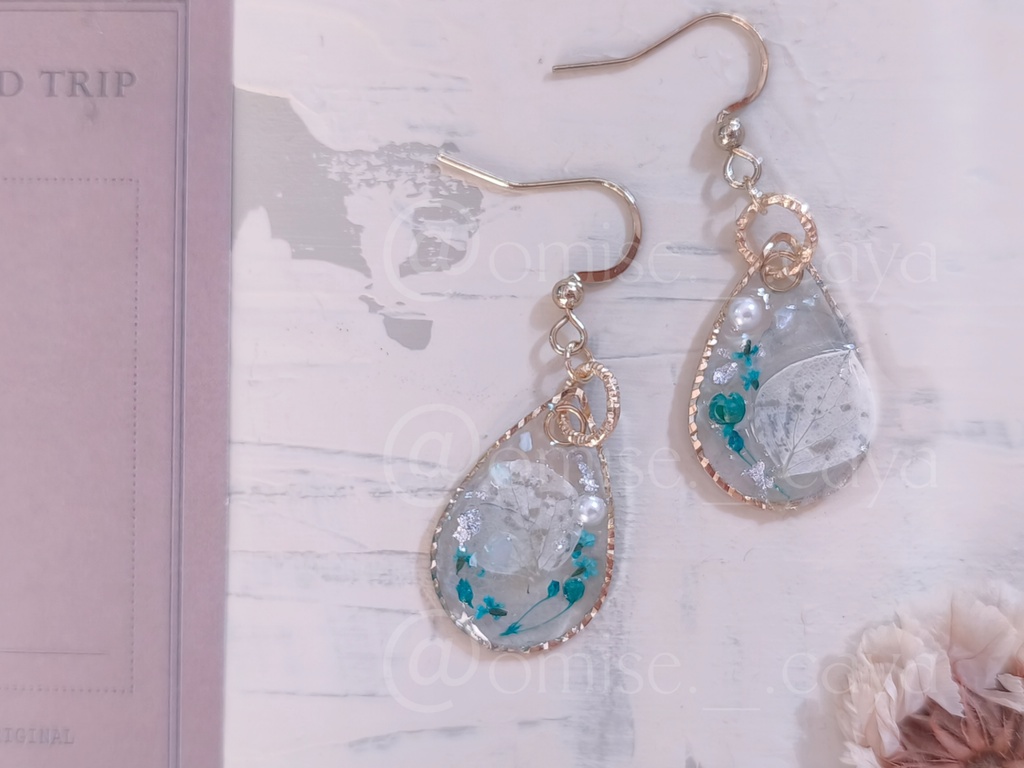 雫型のドライフラワーピアス