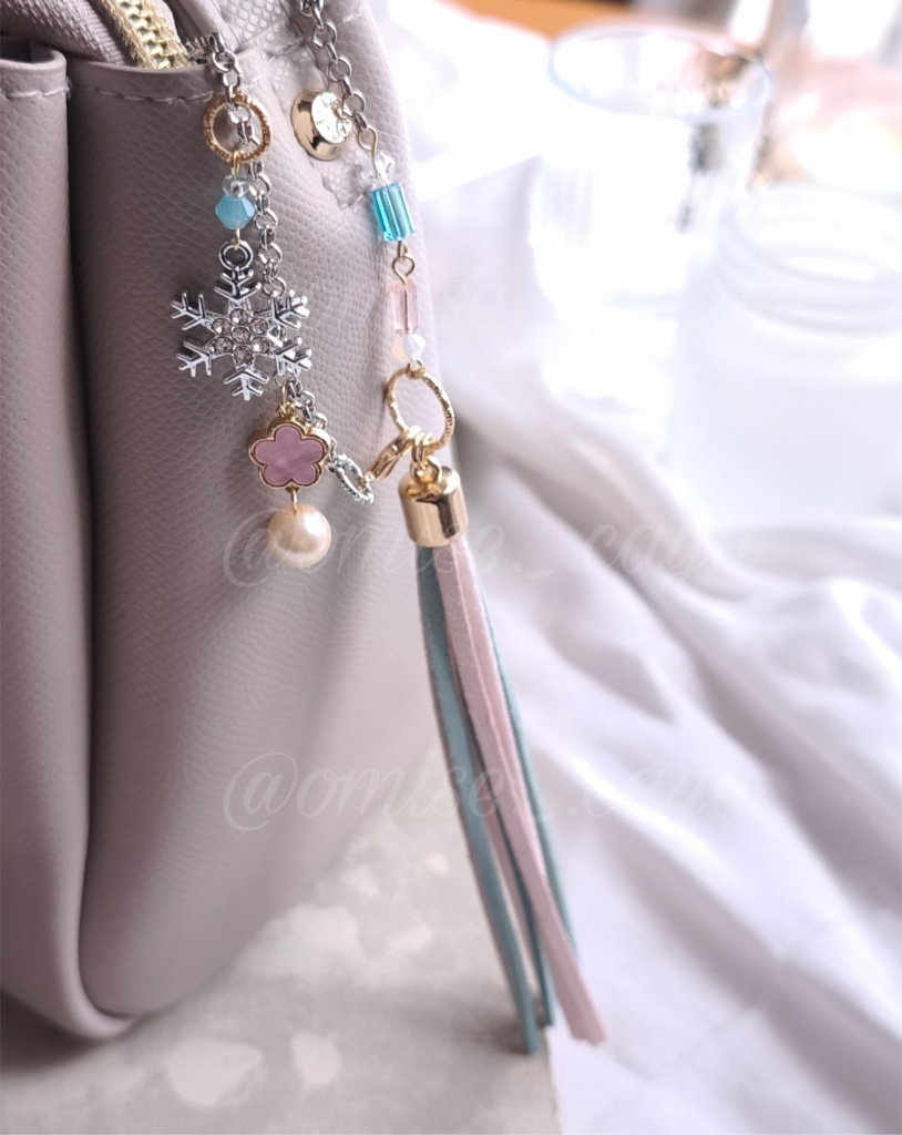 雪と花のバッグチャーム