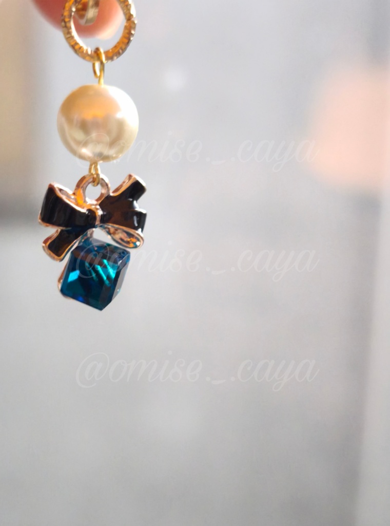 青色gift box のイヤリング【short】