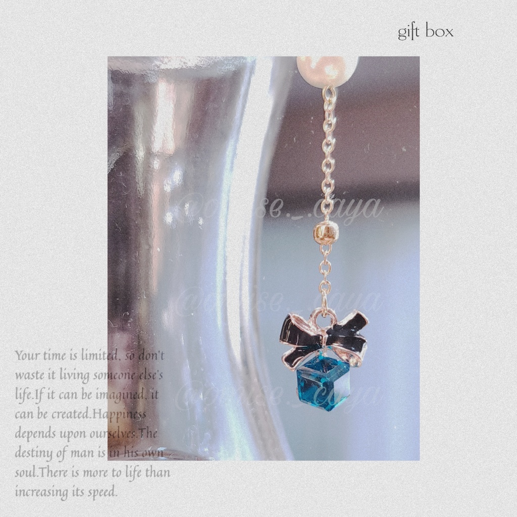 青色gift box のイヤリング【short】