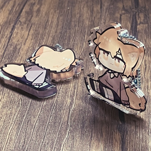 おすわりアクキー