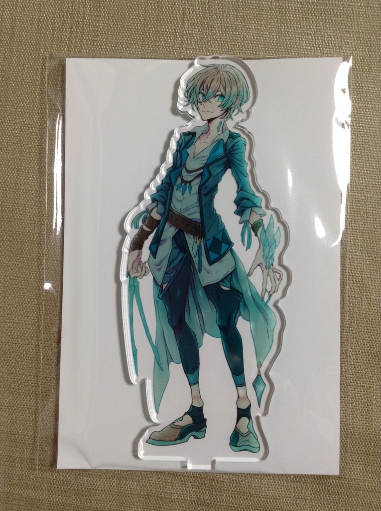 「結晶を抱く人魚サヤハ」のアクリルフィギュア