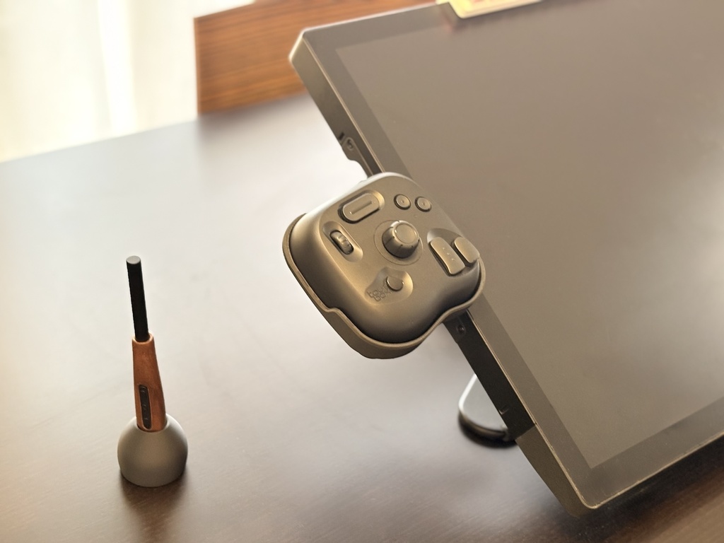 Tourboxシリーズ向けCintiq Pro用インチネジケース