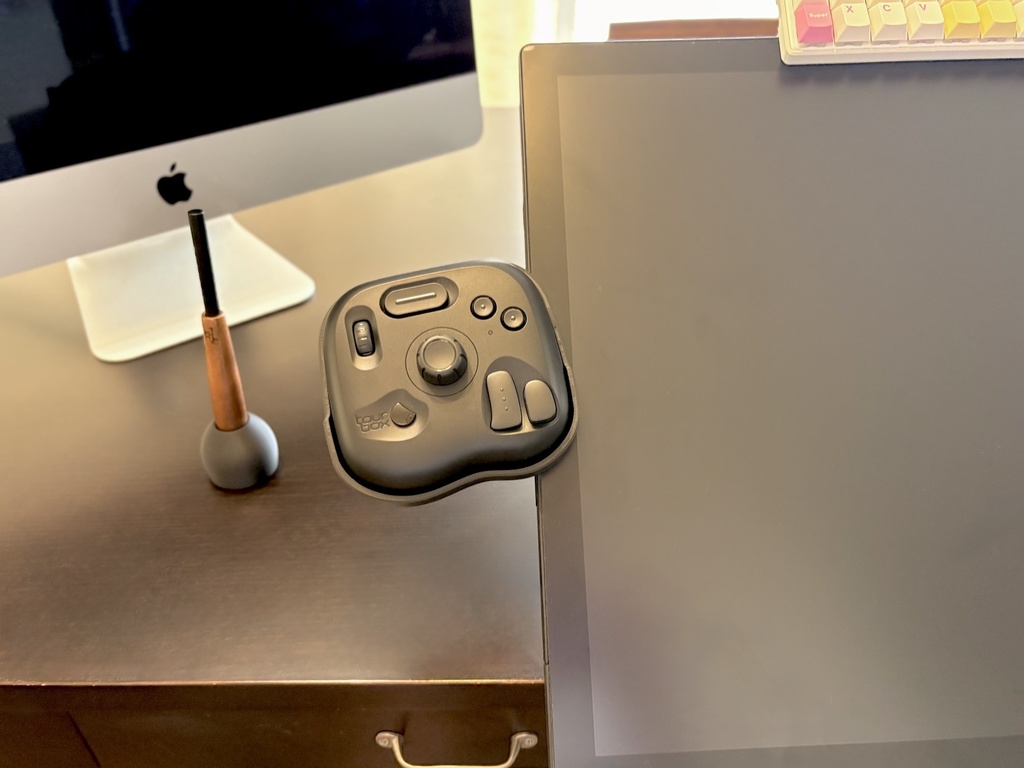 Tourboxシリーズ向けCintiq Pro用インチネジケース