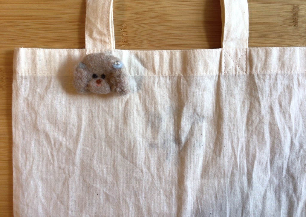 ふんわりスマイルトイプードルブローチ(ライトグレー)