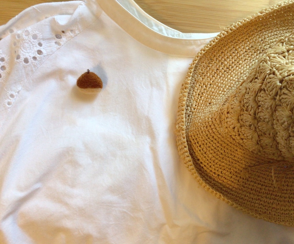 ミニブローチ 栗