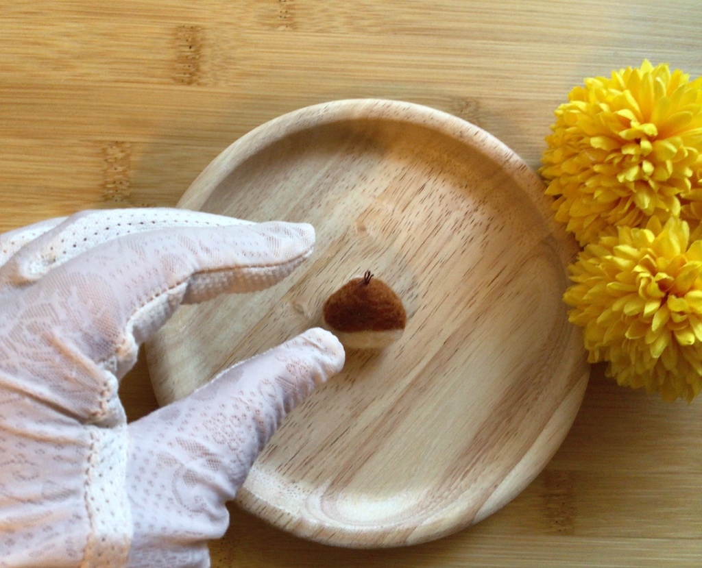 ミニブローチ 栗