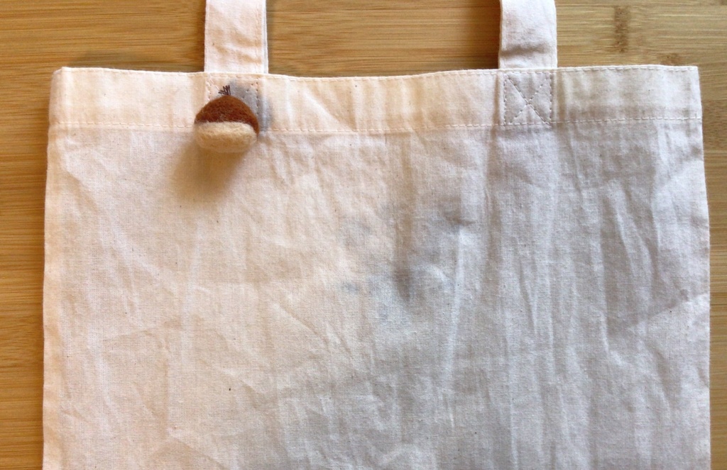 ミニブローチ 栗