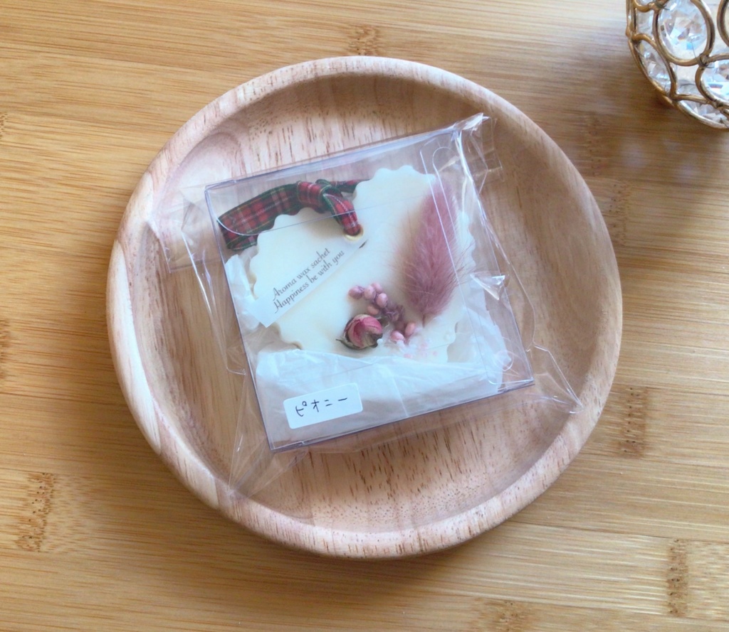 ふわふわハートのアロマワックスサシェ(ピオニーの香り)