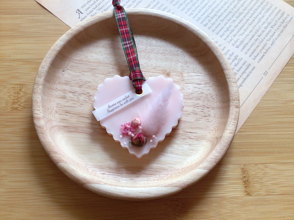 【再入荷】ふわふわハートのアロマワックスサシェ(ラベンダーローズの香り)