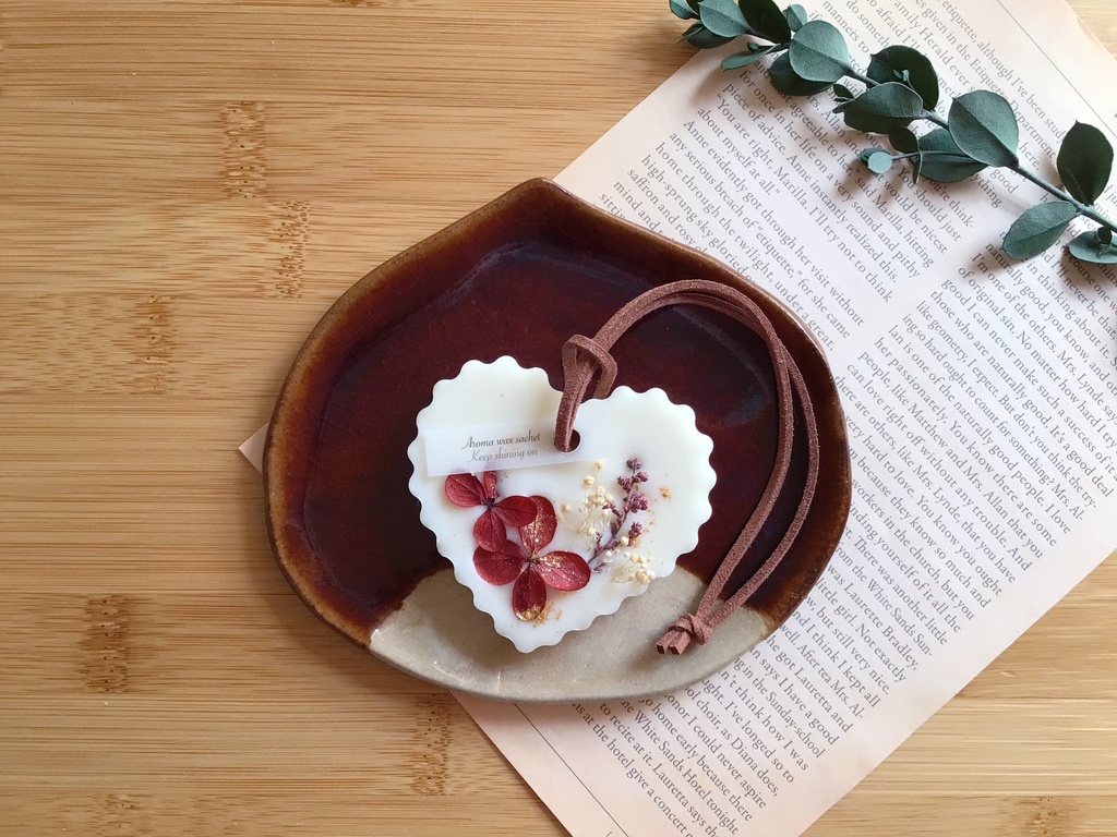 ふわふわハートのアロマワックスサシェ(フランキンセンスの香り)