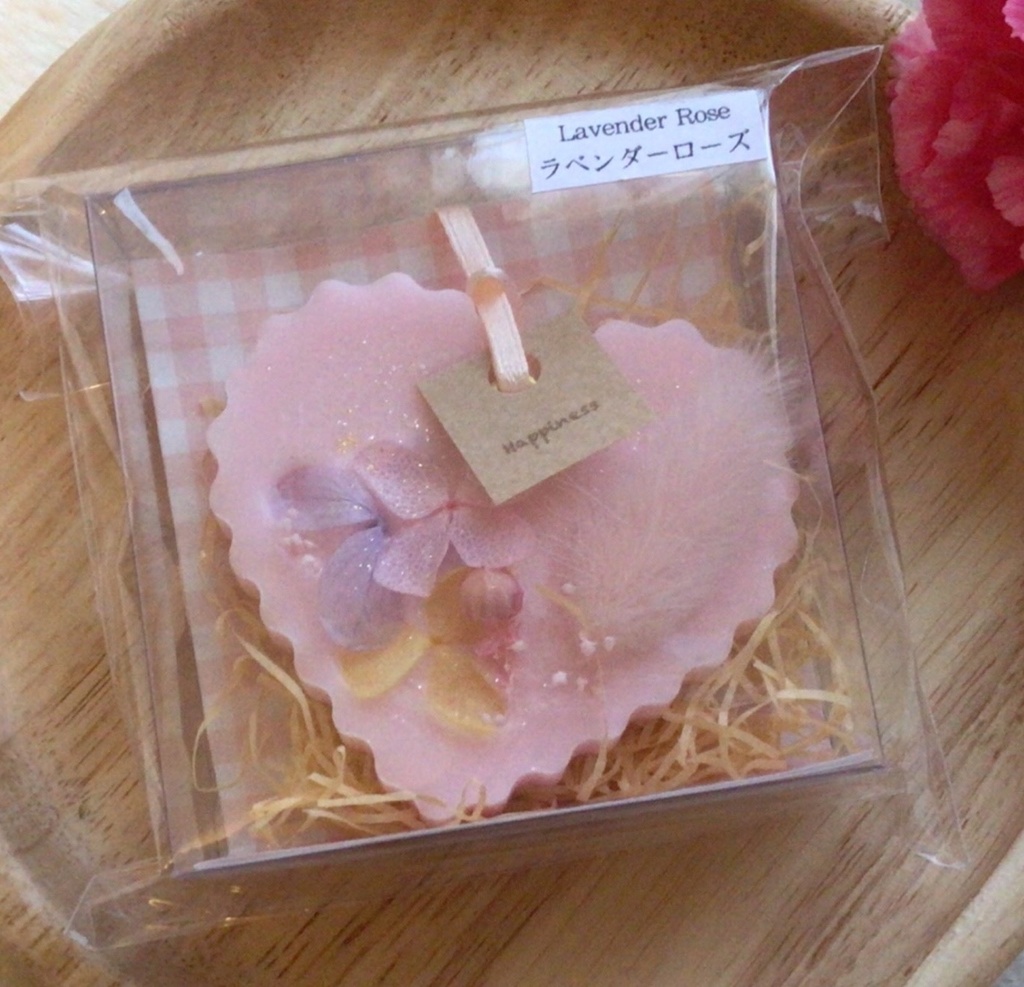 やわらかピンクのアロマワックスサシェ