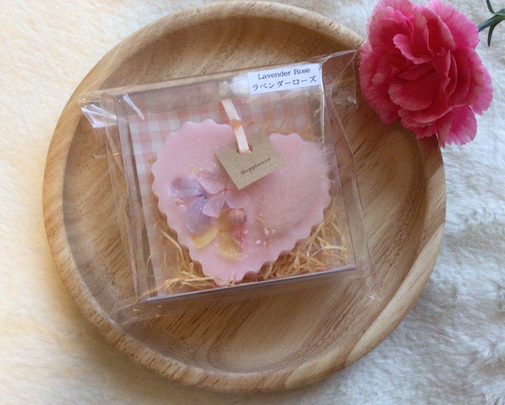やわらかピンクのアロマワックスサシェ