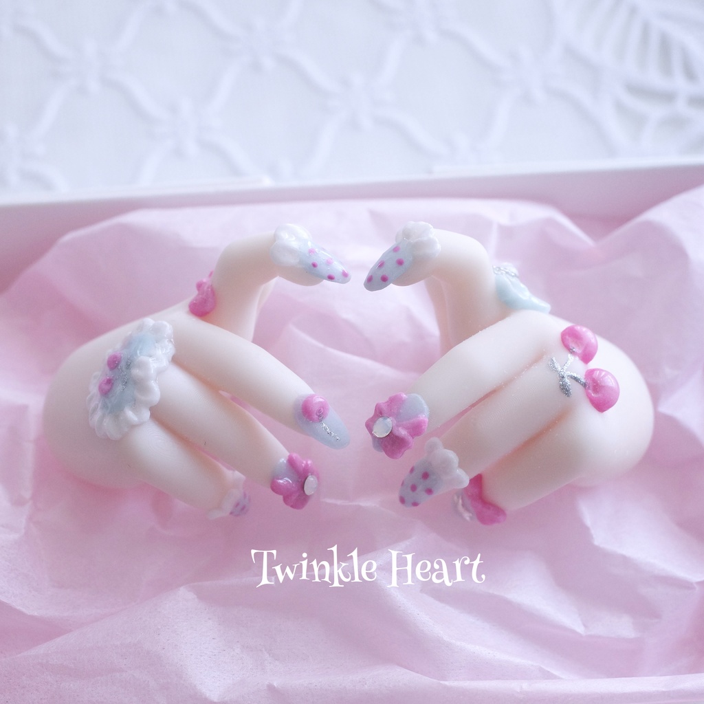 MDDネイルハンド　ぴんくチェリー　ハートハンドセミホワ
