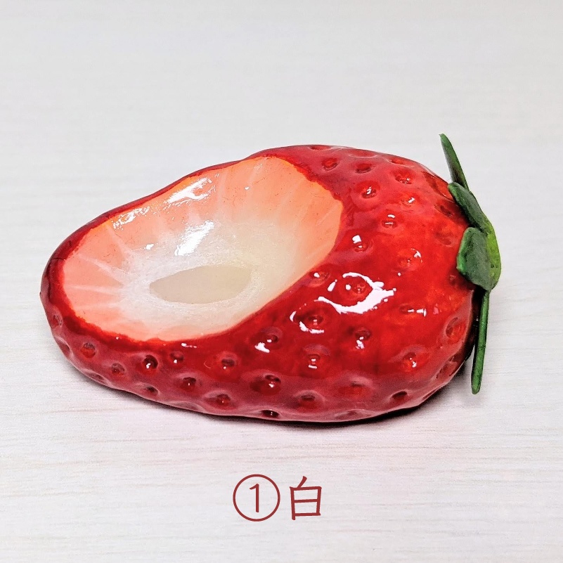 うちの子がかじったいちごチェア&生クリーム帽子