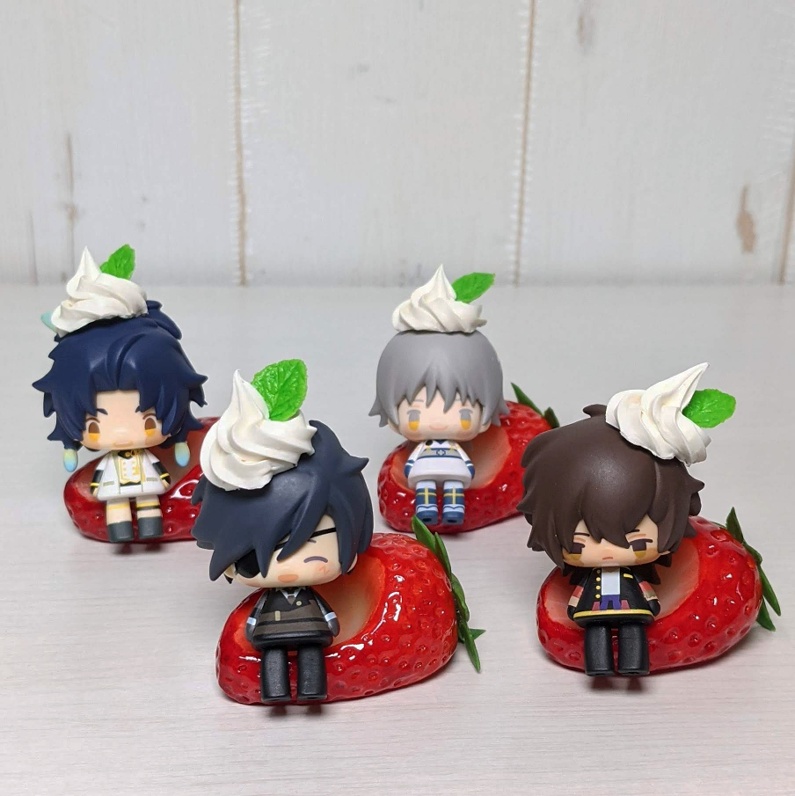 うちの子がかじったいちごチェア&生クリーム帽子