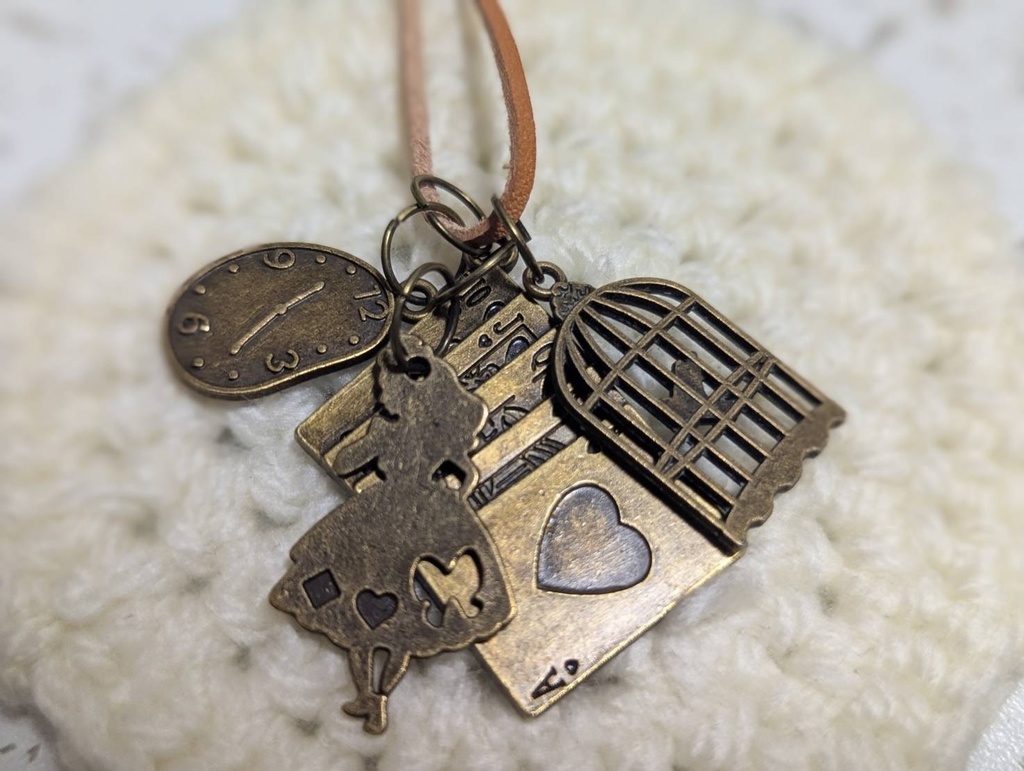 レザーネックレス -アリスの世界-