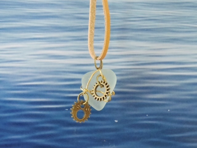 レザーネックレス　-魔石の欠片：増幅-