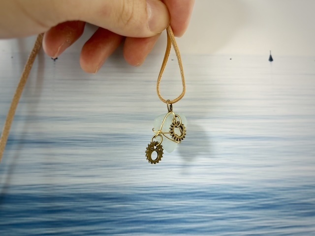 レザーネックレス -魔石の欠片:増幅-