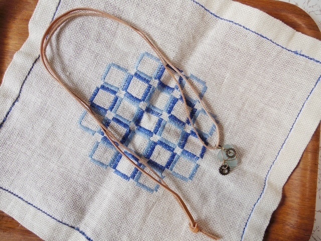 レザーネックレス -魔石の欠片:増幅-