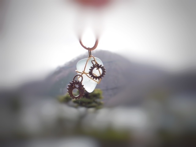 レザーネックレス -魔石の欠片:増幅-