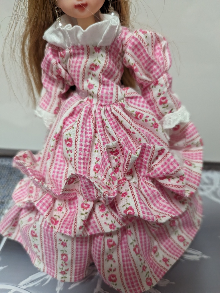 リカちゃんピンクフリルドレス