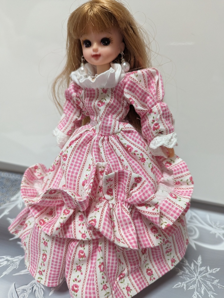リカちゃんピンクフリルドレス