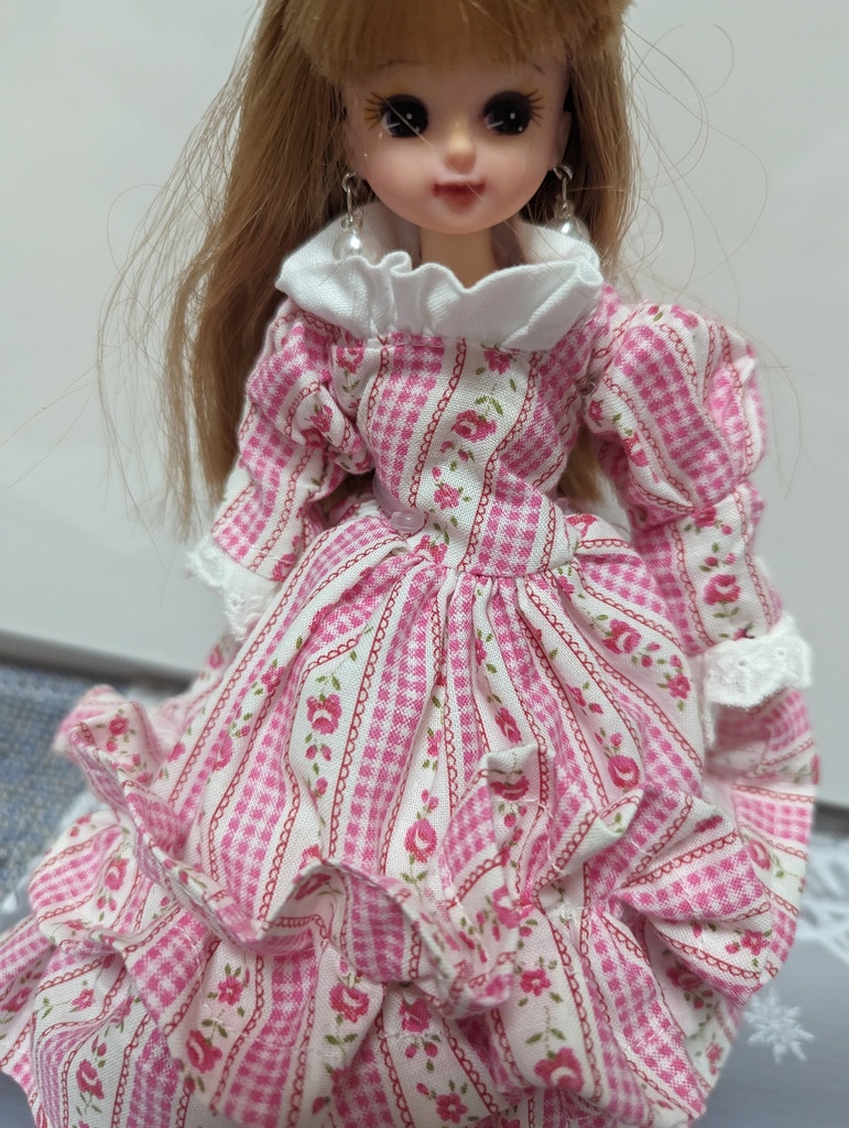 リカちゃんピンクフリルドレス