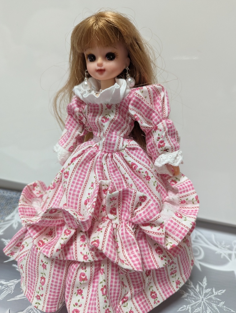 リカちゃんピンクフリルドレス