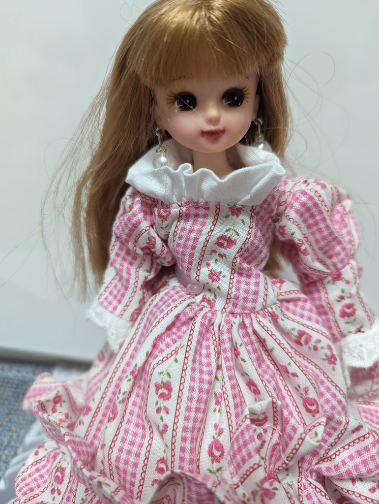 リカちゃんピンクフリルドレス