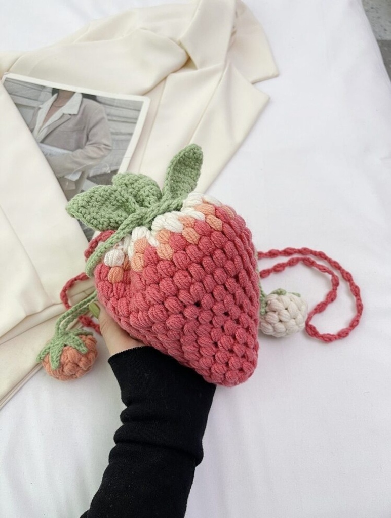 【一点物】いちごポシェット ハンドメイド巾着バッグ / 立体苺編みぐるみ風チャーム付き