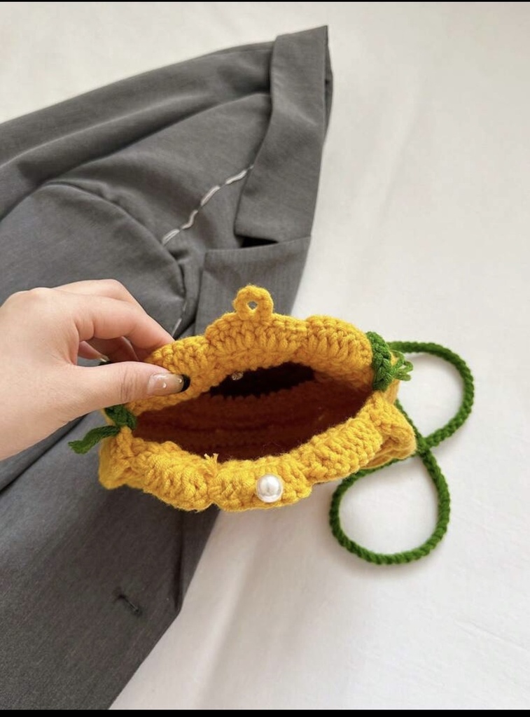 🌻ハンドメイド ひまわりバッグ クロスボディ 夏コーデ 【一点物】向日葵のニットバッグ 手編み