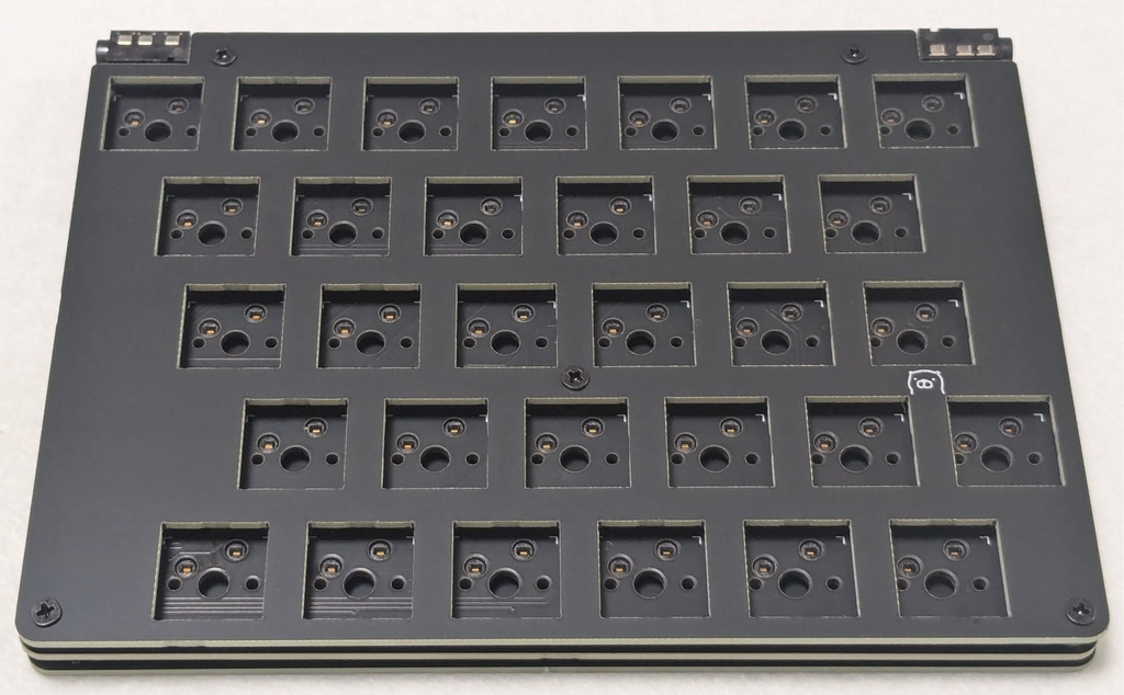 KumaChira (ハンダ付け不要、ホットスワップ対応キーボード)