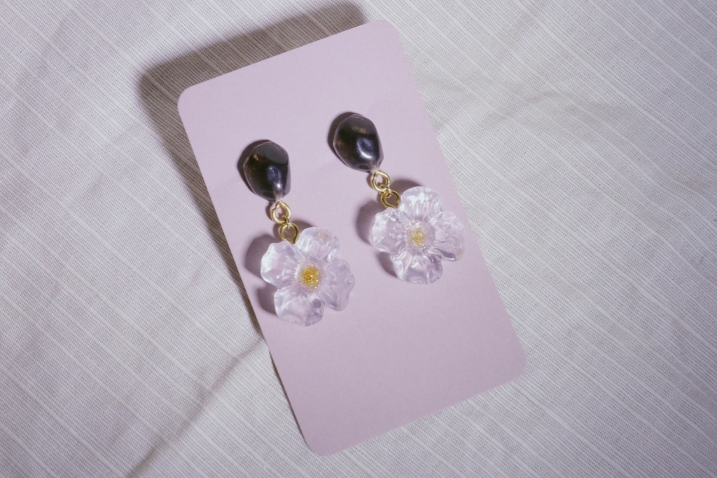 wrwrd! イメージフラワーピアス