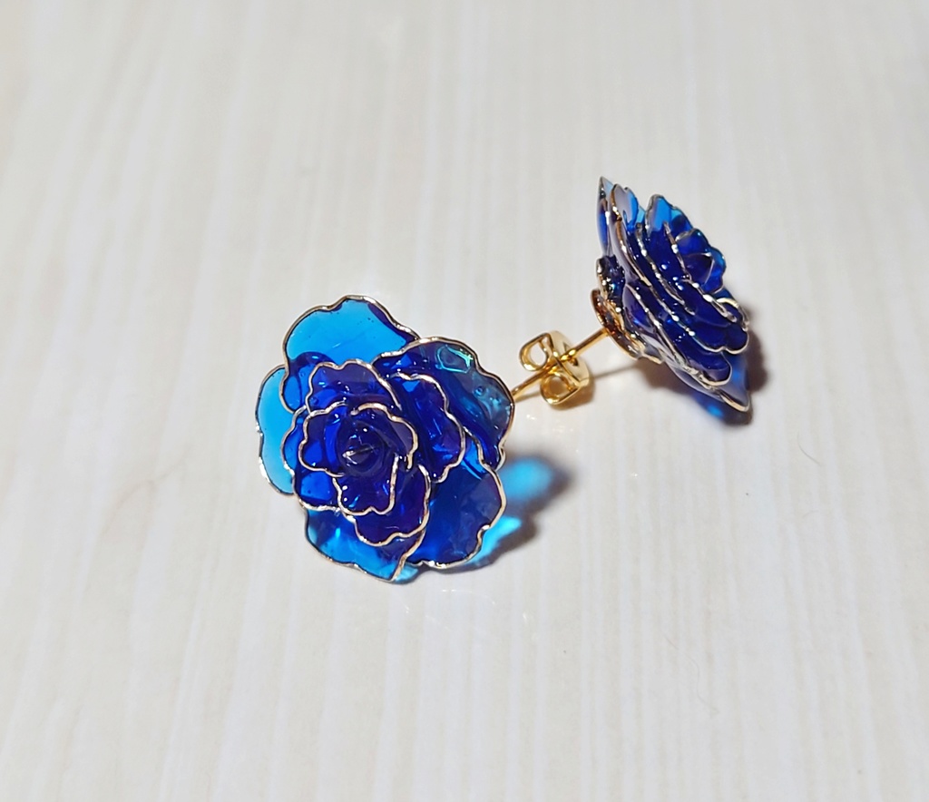 薔薇の耳飾り