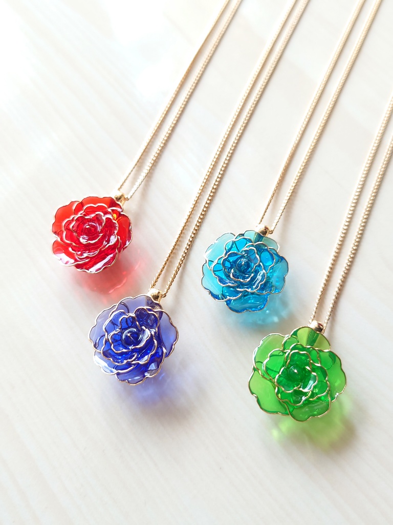 薔薇のペンダント