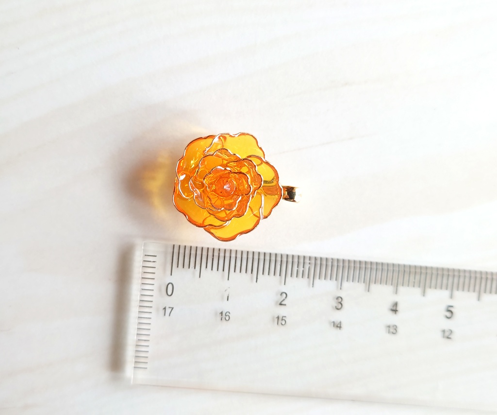 薔薇のペンダント