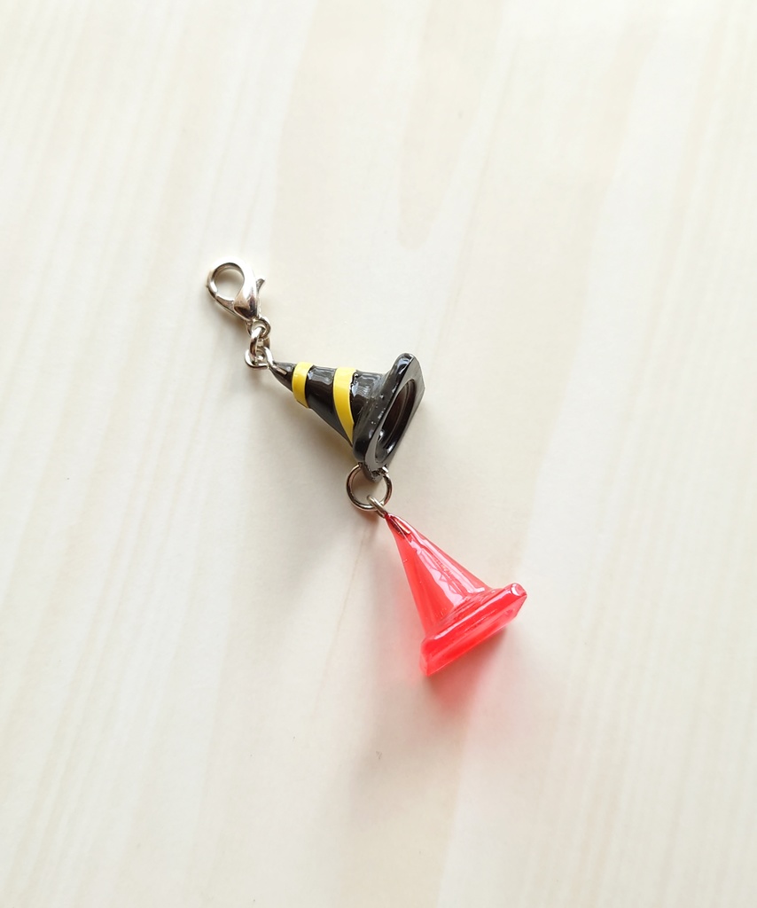 カラーコーン チャーム